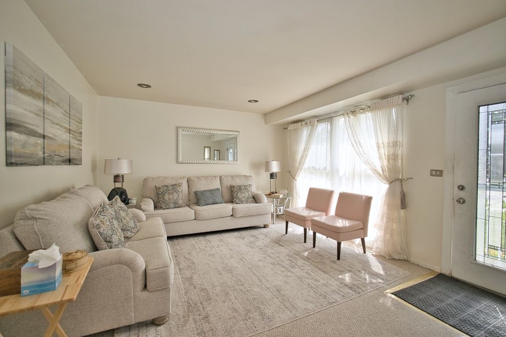 6948 Beckwith Road, Morton Grove, IL 60053 — photo 4