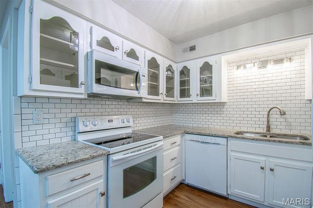 13036 GERANIUM Court, St Louis, MO 63146