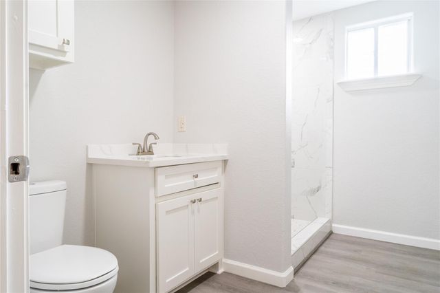 134 E Bernard Street, Clute, TX 77531