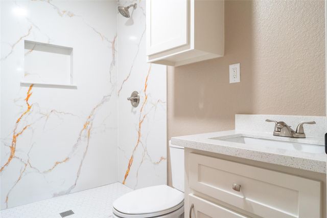 134 E Bernard Street, Clute, TX 77531