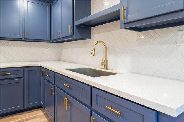 134 E Bernard Street, Clute, TX 77531