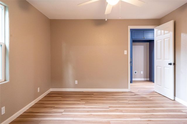 134 E Bernard Street, Clute, TX 77531