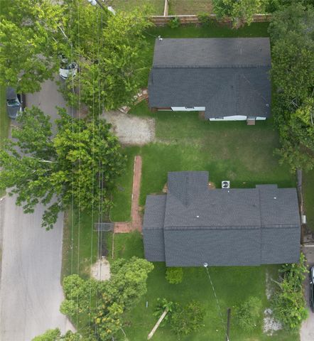 134 E Bernard Street, Clute, TX 77531