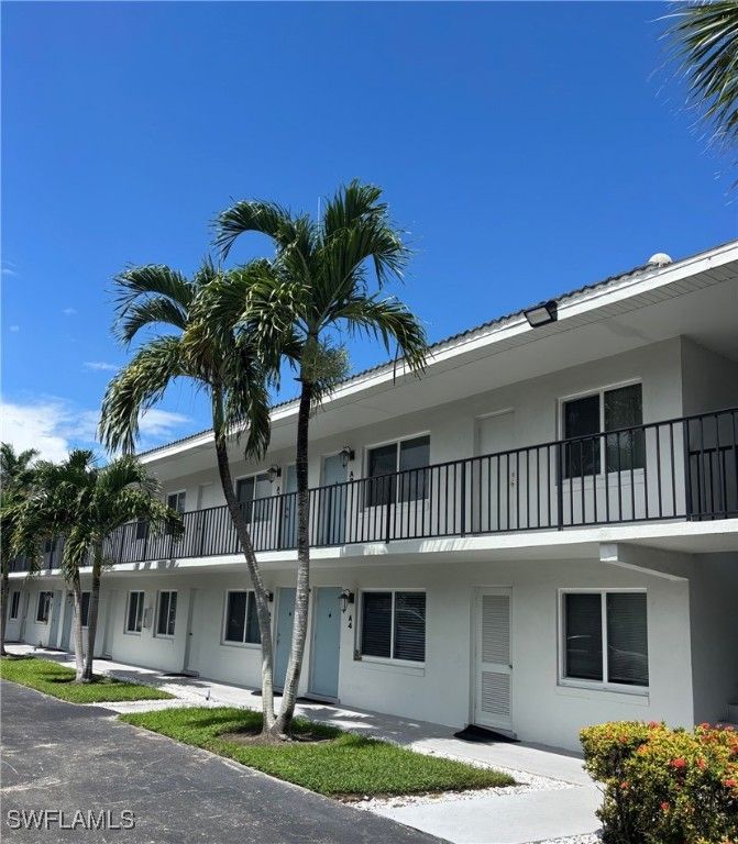 3250 10th ST N A8, Naples, FL 34103