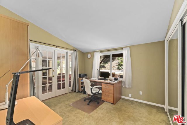 20315 Clark Street, Woodland Hills (los Angeles), CA 91367