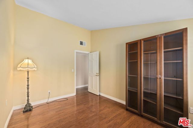 20315 Clark Street, Woodland Hills (los Angeles), CA 91367