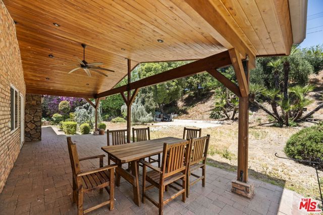 20315 Clark Street, Woodland Hills (los Angeles), CA 91367