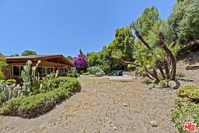 20315 Clark Street, Woodland Hills (los Angeles), CA 91367