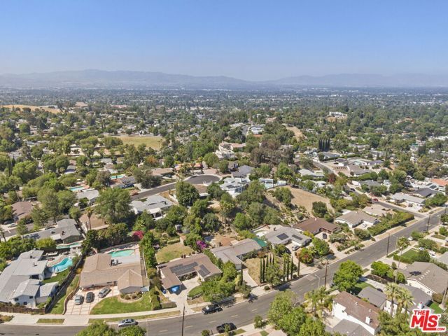 20315 Clark Street, Woodland Hills (los Angeles), CA 91367