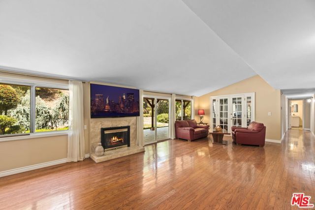 20315 Clark Street, Woodland Hills (los Angeles), CA 91367