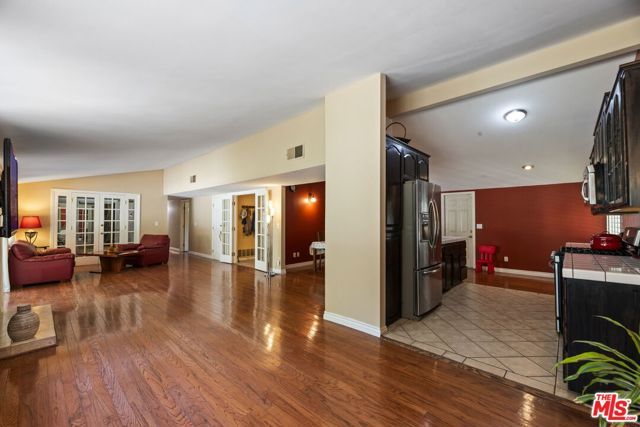 20315 Clark Street, Woodland Hills (los Angeles), CA 91367