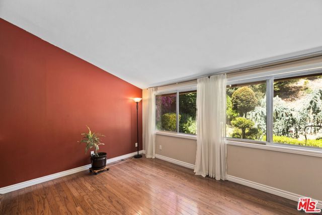 20315 Clark Street, Woodland Hills (los Angeles), CA 91367