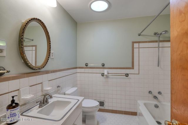 2509 Walbrook Dr, Louisville, KY 40222