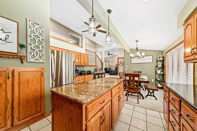 S86W24960 Stonehill DRIVE, Mukwonago, WI 53149