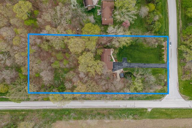 S86W24960 Stonehill DRIVE, Mukwonago, WI 53149