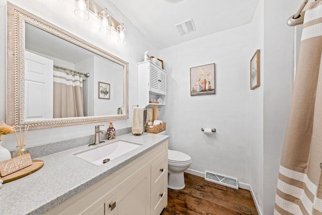 S86W24960 Stonehill DRIVE, Mukwonago, WI 53149