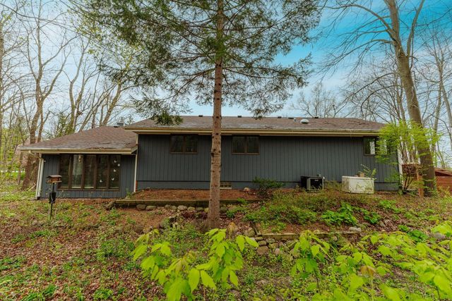 S86W24960 Stonehill DRIVE, Mukwonago, WI 53149