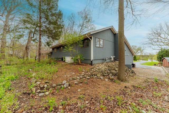S86W24960 Stonehill DRIVE, Mukwonago, WI 53149