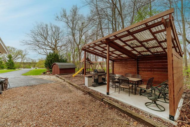 S86W24960 Stonehill DRIVE, Mukwonago, WI 53149