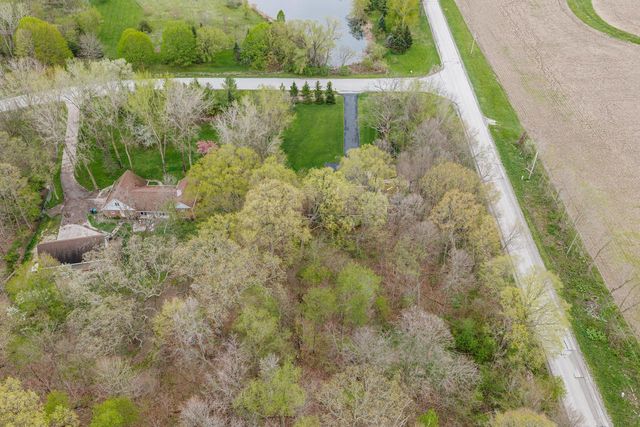 S86W24960 Stonehill DRIVE, Mukwonago, WI 53149
