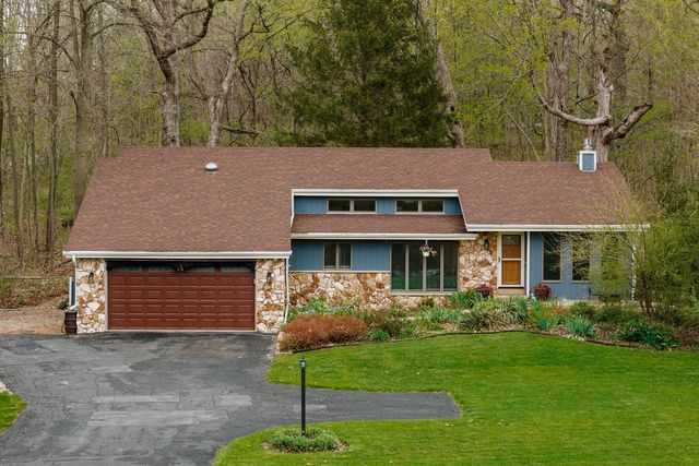 S86W24960 Stonehill DRIVE, Mukwonago, WI 53149