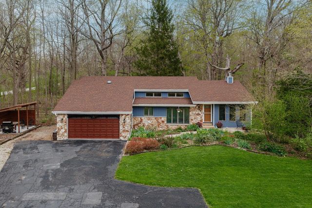 S86W24960 Stonehill DRIVE, Mukwonago, WI 53149