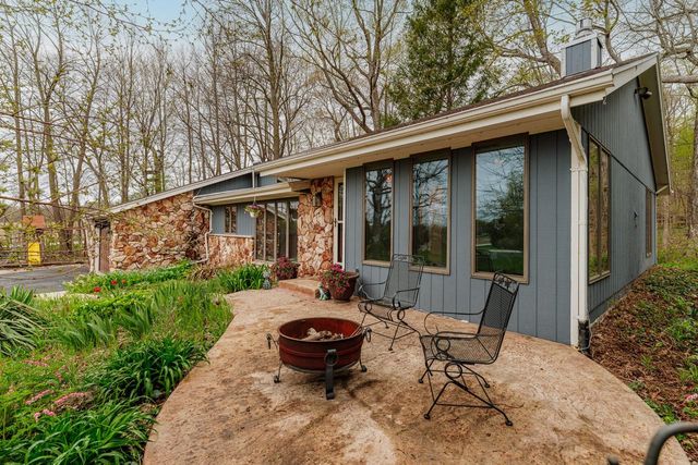 S86W24960 Stonehill DRIVE, Mukwonago, WI 53149