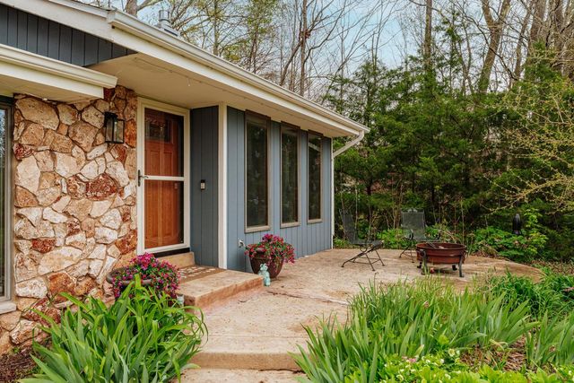 S86W24960 Stonehill DRIVE, Mukwonago, WI 53149