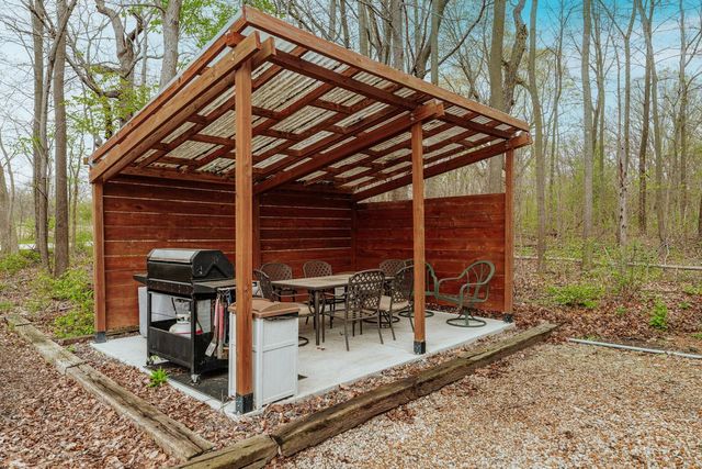 S86W24960 Stonehill DRIVE, Mukwonago, WI 53149