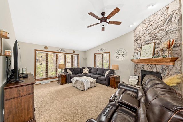 S86W24960 Stonehill DRIVE, Mukwonago, WI 53149