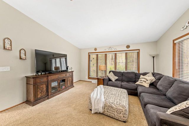 S86W24960 Stonehill DRIVE, Mukwonago, WI 53149