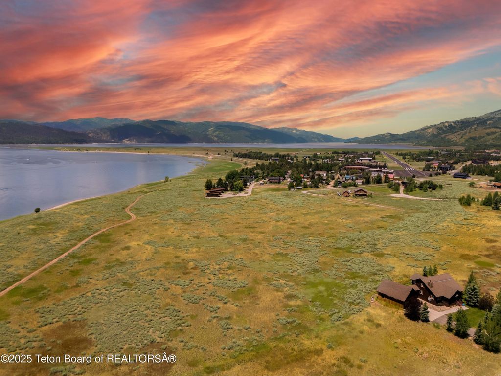 LAKE CABIN Drive, Alpine, WY 83128