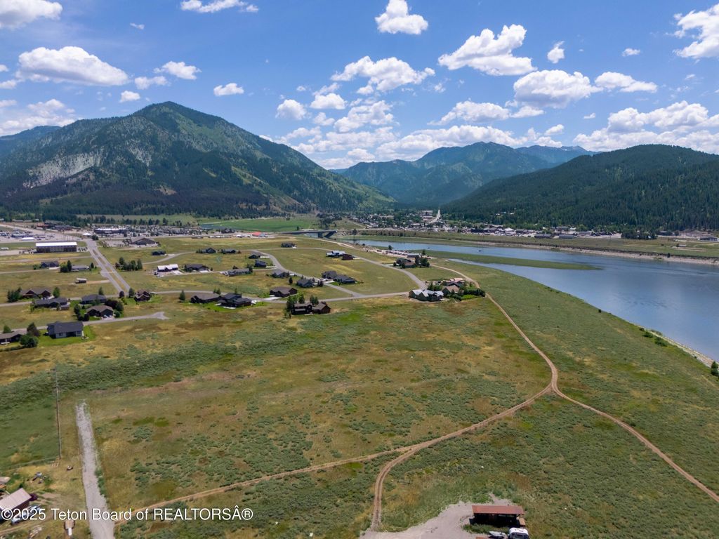 LAKE CABIN Drive, Alpine, WY 83128 photo 2