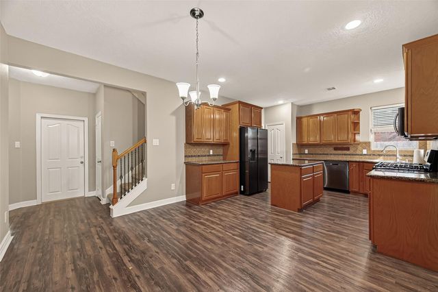 14006 Martinique Lane, Mont Belvieu, TX 77523