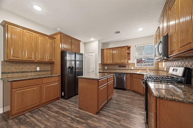 14006 Martinique Lane, Mont Belvieu, TX 77523