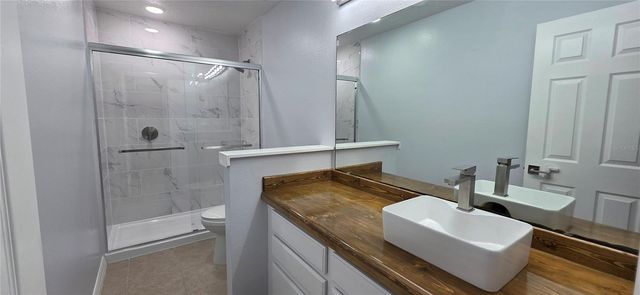 520 CRESTING OAK CIRCLE 6, Orlando, FL 32824