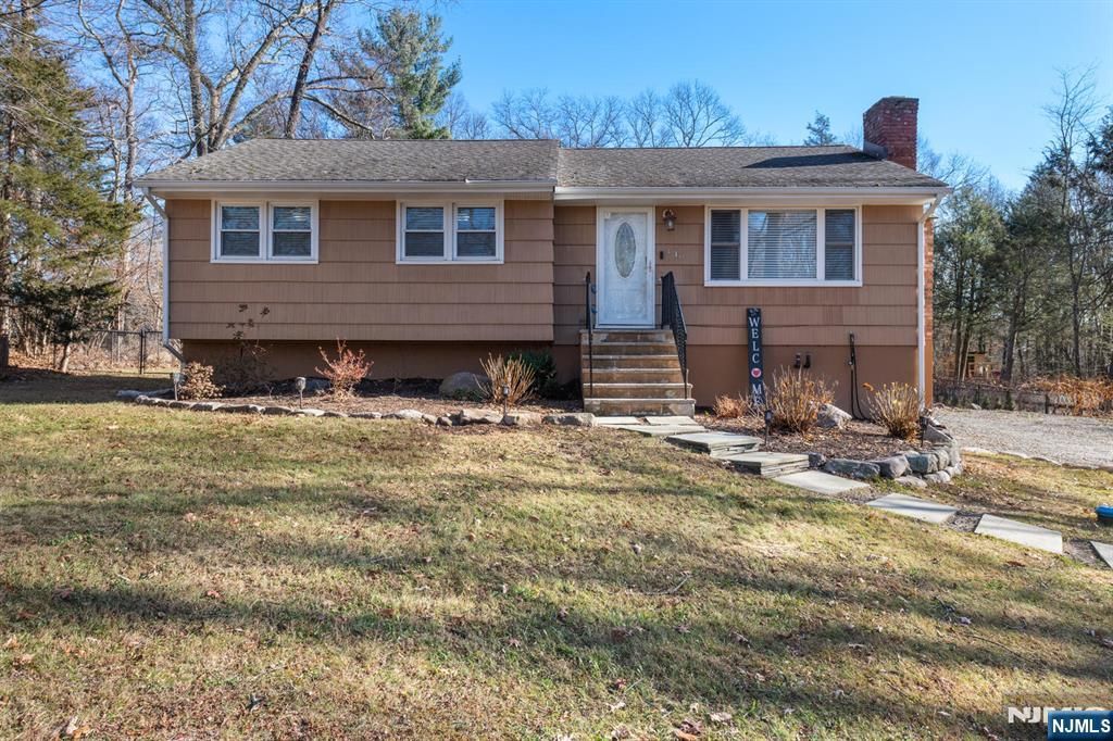 138 Ridge Road, West Milford, NJ 07480