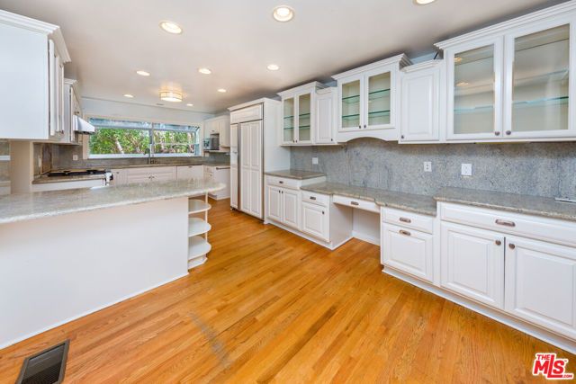 9808 Hillgreen Place, Beverly Hills, CA 90212