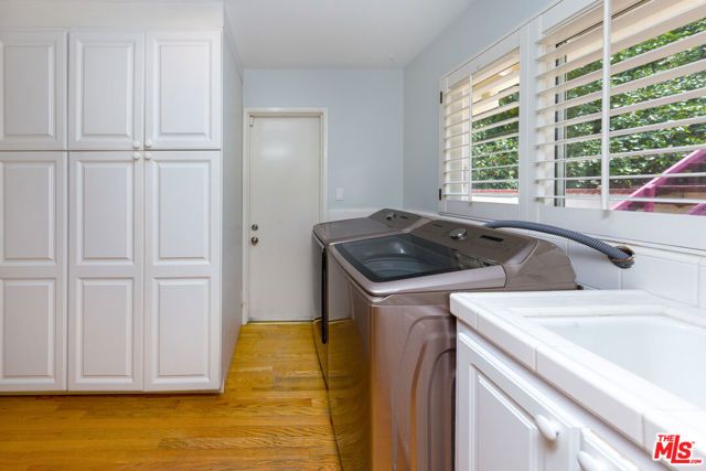 9808 Hillgreen Place, Beverly Hills, CA 90212