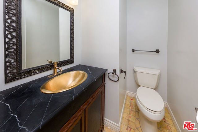 9808 Hillgreen Place, Beverly Hills, CA 90212
