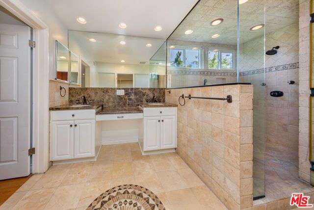 9808 Hillgreen Place, Beverly Hills, CA 90212