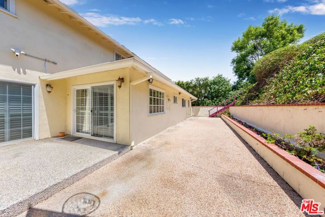 9808 Hillgreen Place, Beverly Hills, CA 90212