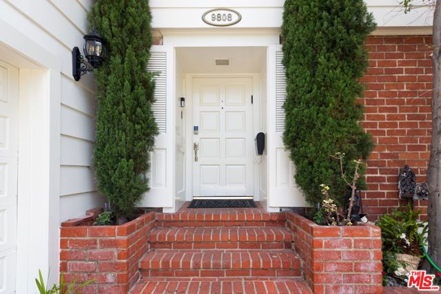 9808 Hillgreen Place, Beverly Hills, CA 90212
