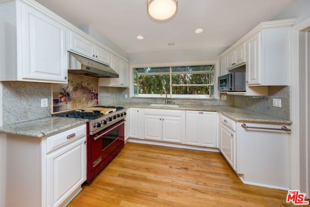 9808 Hillgreen Place, Beverly Hills, CA 90212