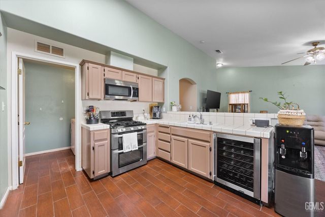 10202 Pinnacle Ridge Avenue, Bakersfield, CA 93311