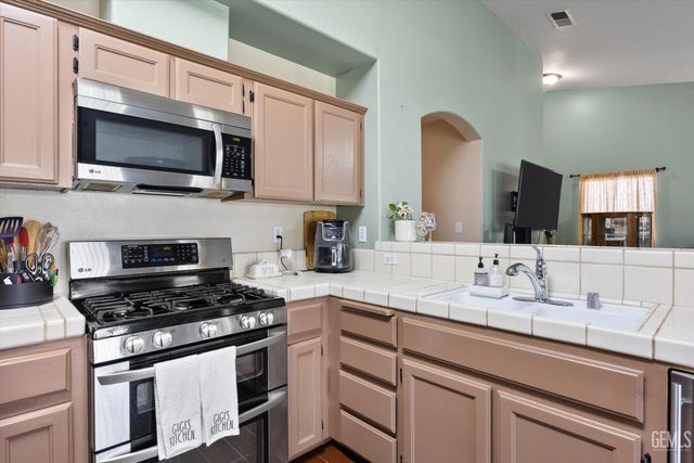 10202 Pinnacle Ridge Avenue, Bakersfield, CA 93311