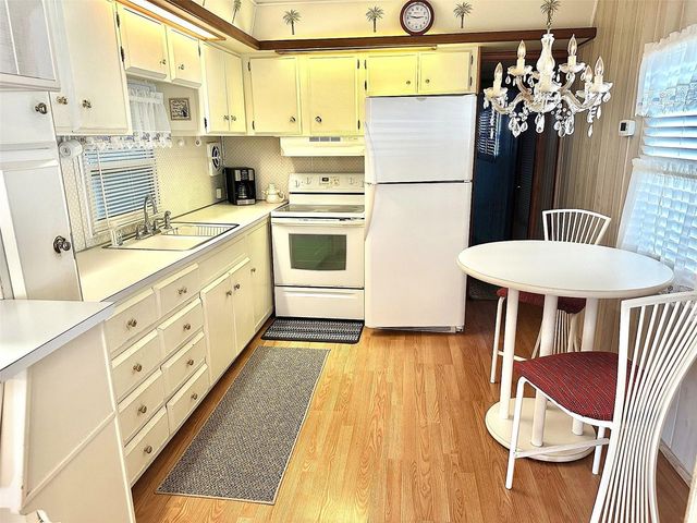 8300 SEMINOLE BOULEVARD 241, Seminole, FL 33772