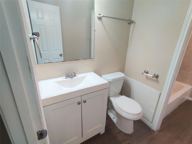 1003 Dyche Lane, Alvin, TX 77511