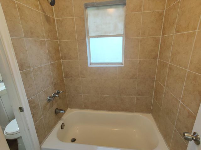 1003 Dyche Lane, Alvin, TX 77511