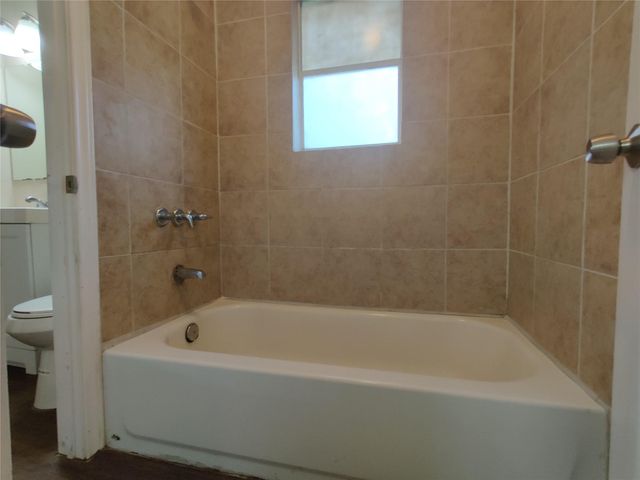 1003 Dyche Lane, Alvin, TX 77511